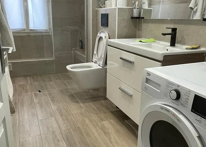 8, Perfectly Located * Paris