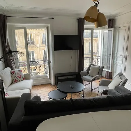 8, Perfectly Located Paris