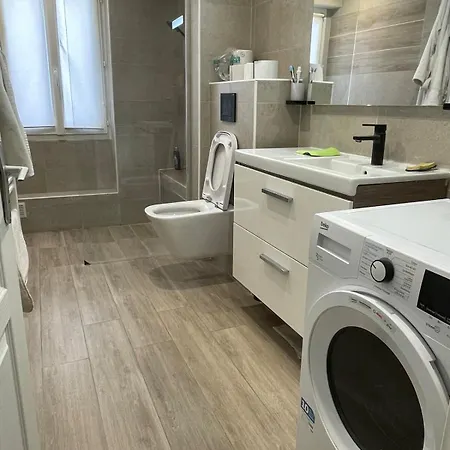 8, Perfectly Located * パリ
